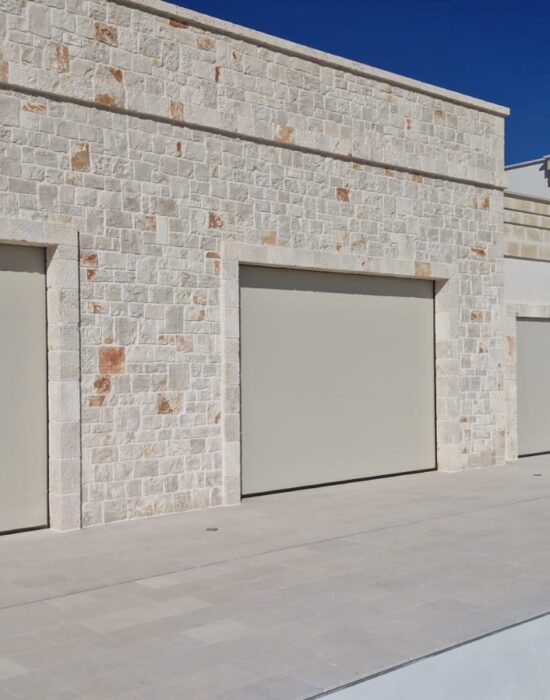 Installazione tenda zip filtrante motorizzata MV Line incassata a Ceglie Messapica